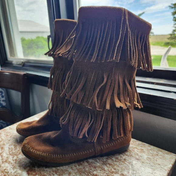 Minnetonka Shoes - Sz 8 Minnetonka Moccasin Boots, 3 layer fringe, calf height